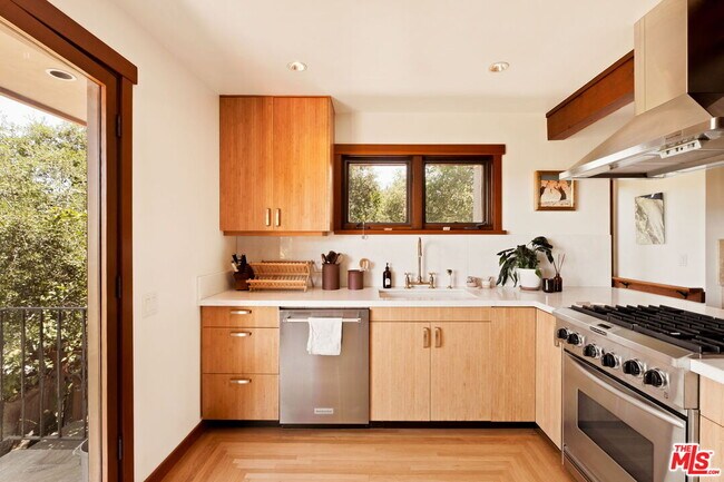 Building Photo - 21071 Waveview Dr