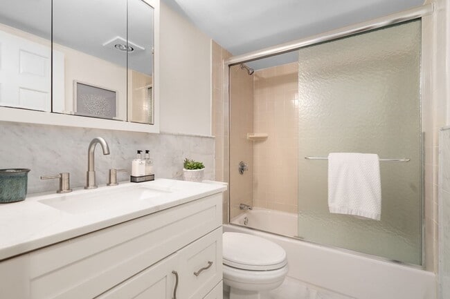 Building Photo - 46 Concord Ave