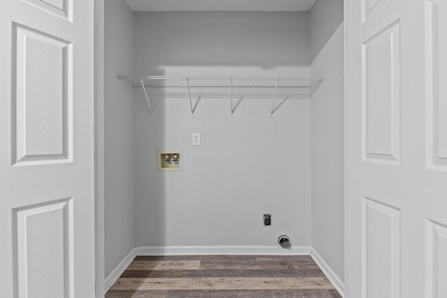 Building Photo - Charming 2 Bedroom Apartment