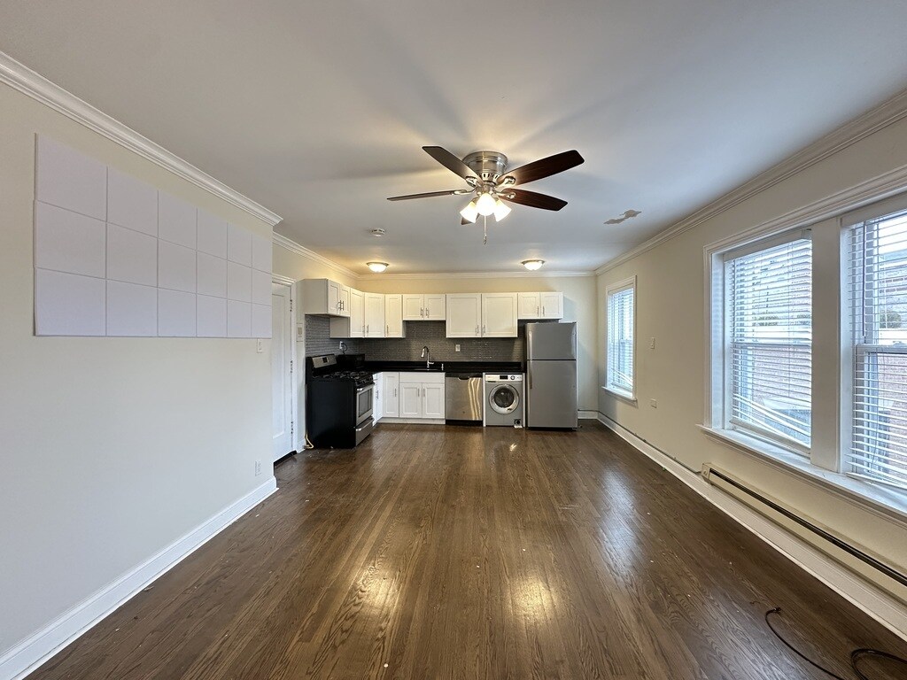 Building Photo - 2127 N Dayton St