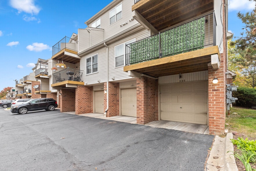 Building Photo - 1800 Campau Farms Cir