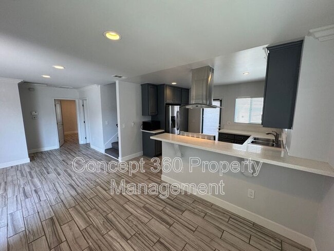 Building Photo - 1143 W 163rd St