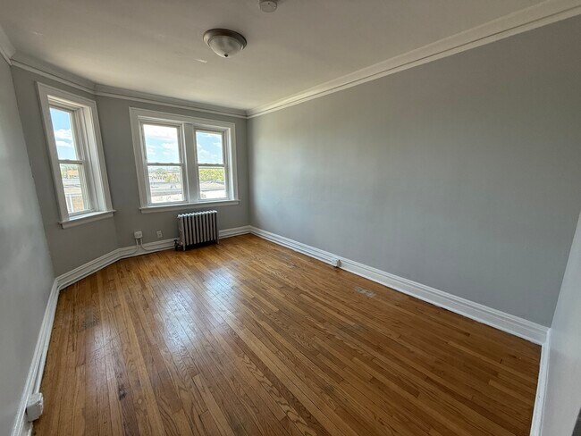 Building Photo - 5910 W 26th St