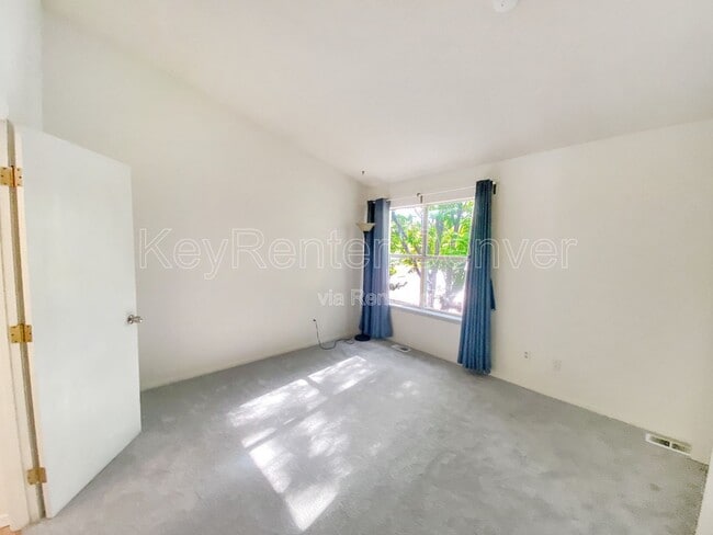 Building Photo - 10587 W Maplewood Dr