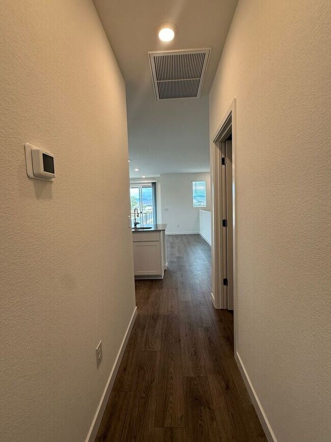 Building Photo - Brand-New 3 Bed | 2.5 Bath Townhome in Carson City