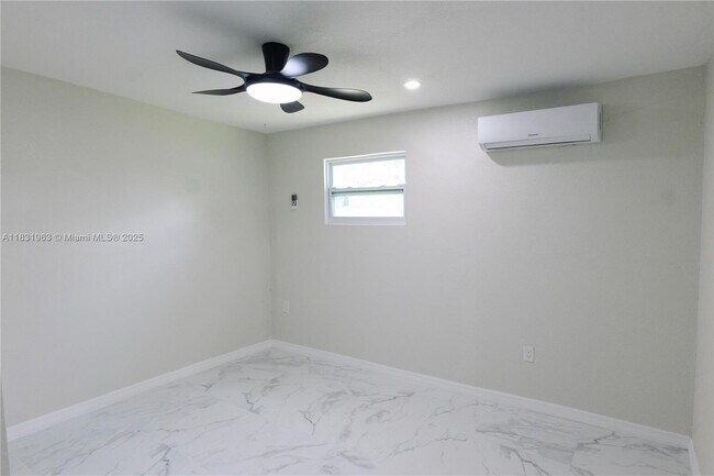 Building Photo - 1806 N 43rd Ave