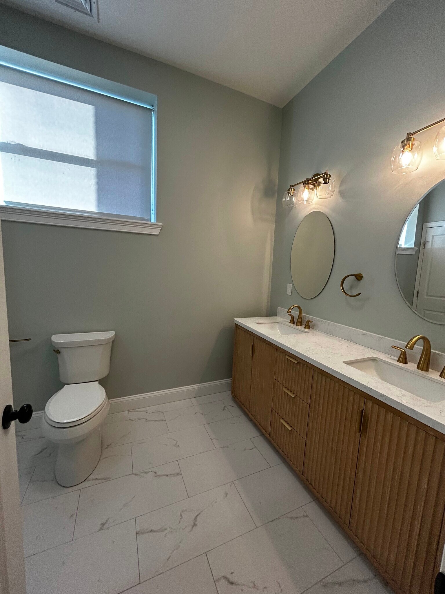 Building Photo - 246 Front St