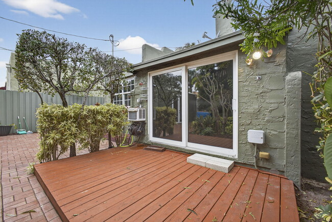 Building Photo - 616 Upland Rd