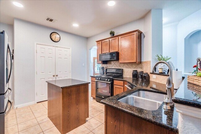 Building Photo - 2532 Ericanna Ln