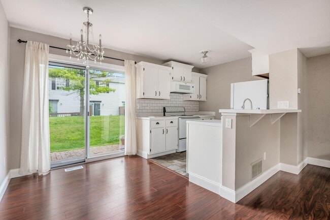 Building Photo - 5052 Stoneybrook Blvd