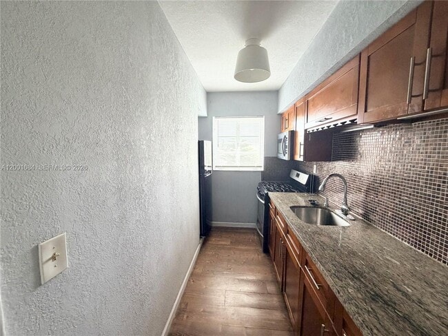 Building Photo - 620 84th St