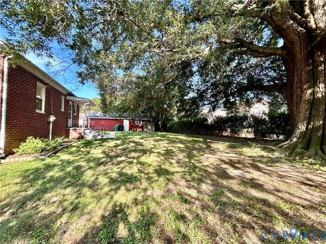 Building Photo - 411 Hillcrest Ave