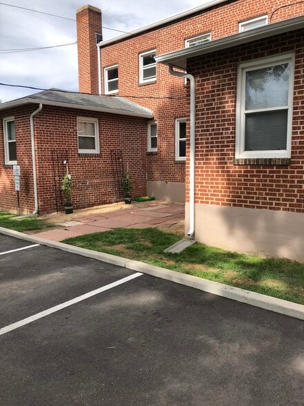 Building Photo - 513 Terry St