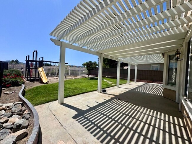 Building Photo - Beautiful 4 Bedroom + Office Home for Lease