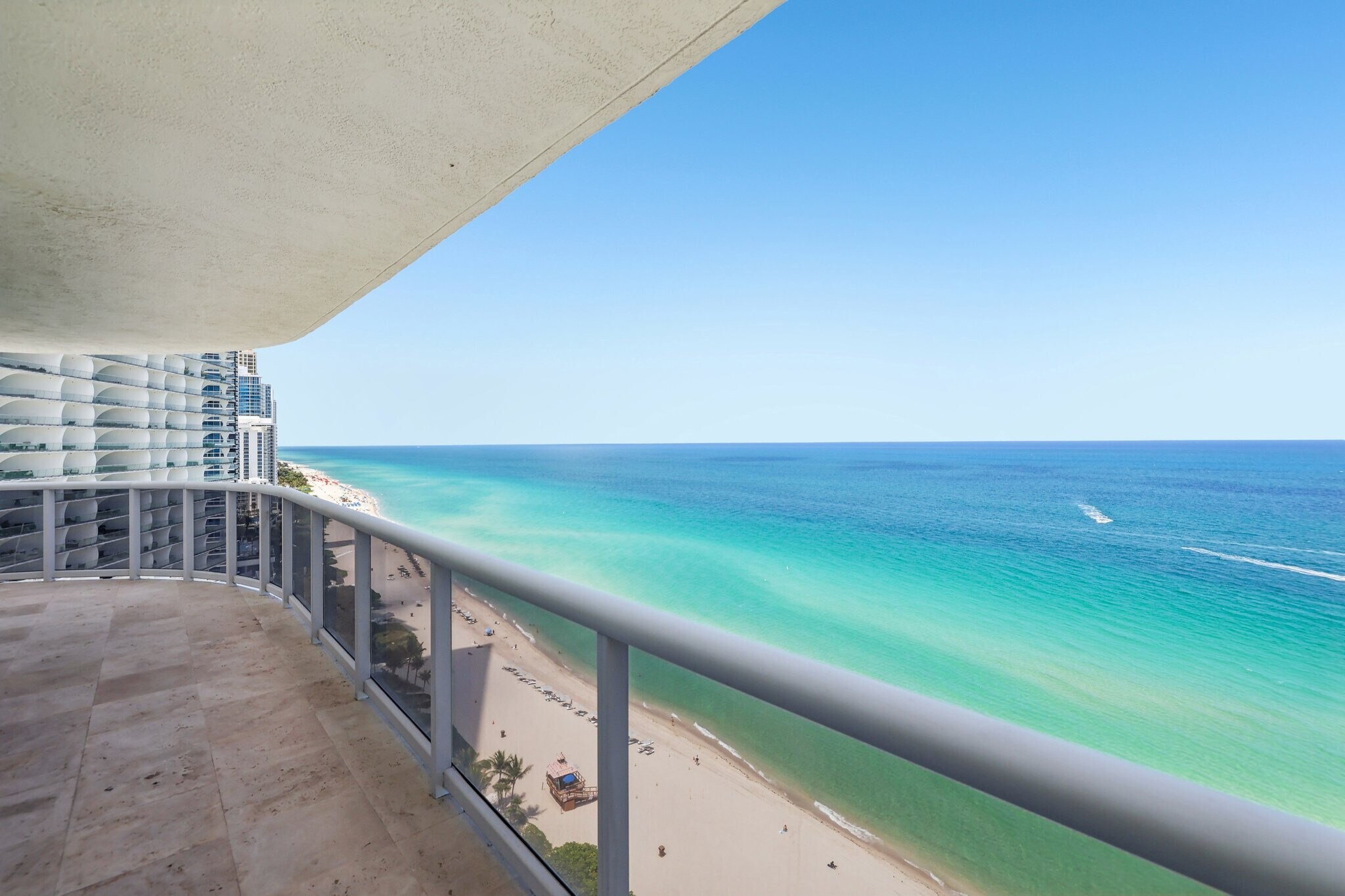 Building Photo - 16711 Collins Ave