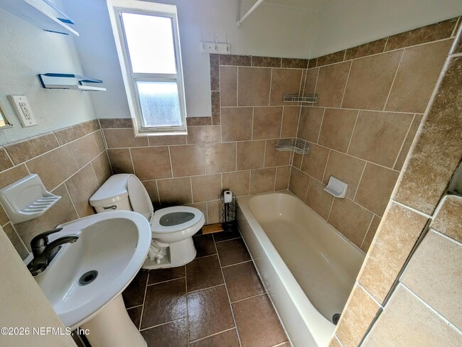 Building Photo - 2136 College St