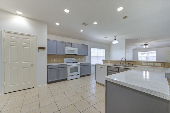 Building Photo - 14027 Coveney Dr