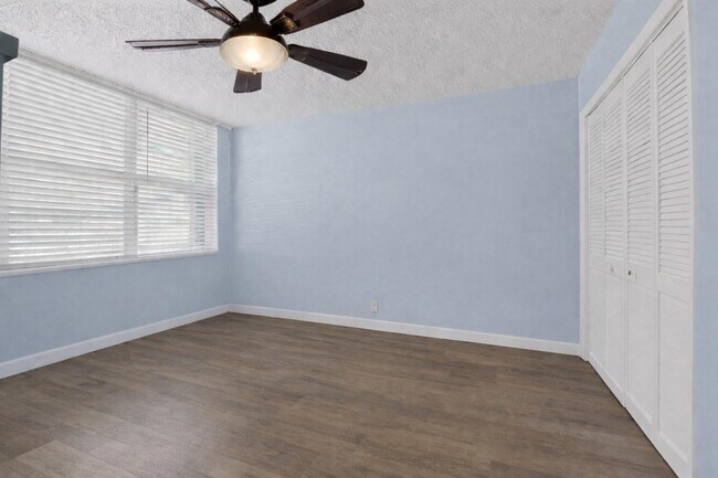 Building Photo - 931 Gardenia Dr