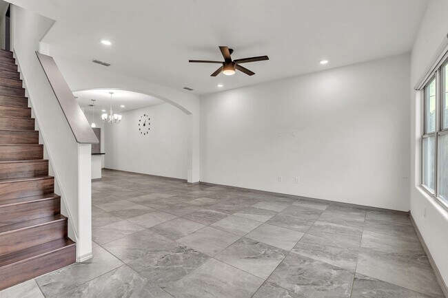 Building Photo - 204 Welland Dr