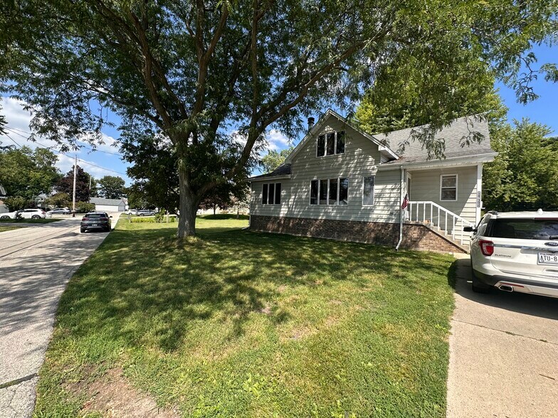 Primary Photo - W267N2926 Peterson Dr