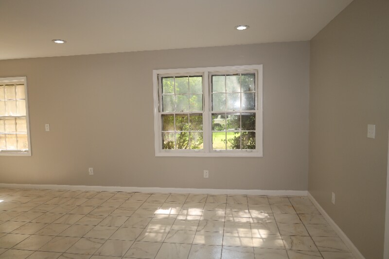Building Photo - 2135 Vista Dale Ct