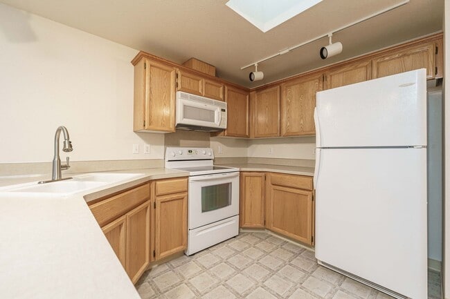 Building Photo - Bright Single-Level Vancouver Home with Garage, In-Unit Laundry, and Private Patio