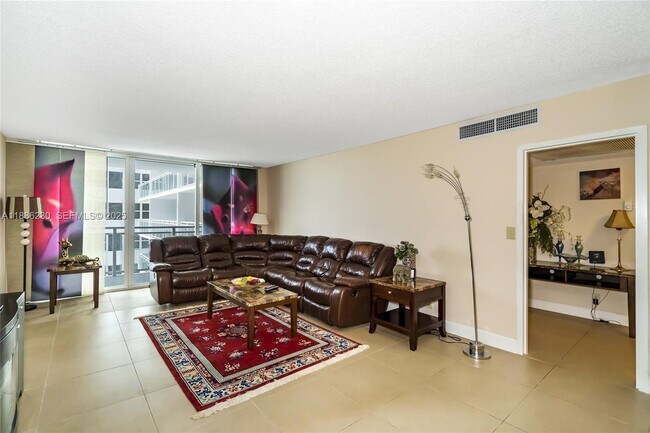 Building Photo - 2030 S Ocean Dr