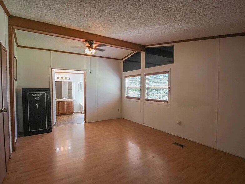 Building Photo - 20501 Shore Breeze Ln