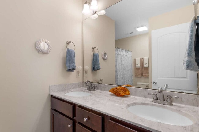 Building Photo - 212 A Bridgeview Court
