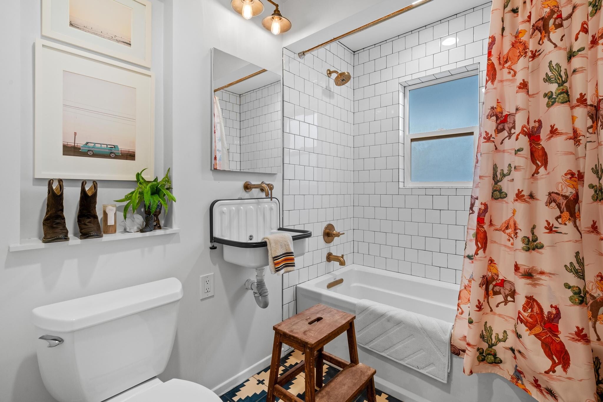 Secondary Bathroom - 2697 Wilson St