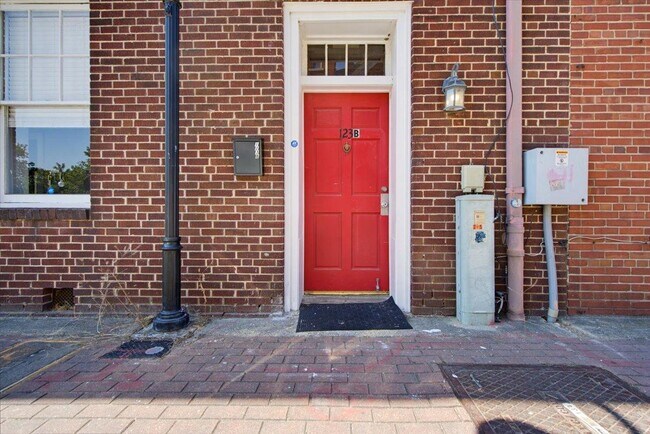 Building Photo - 123 Anderson St