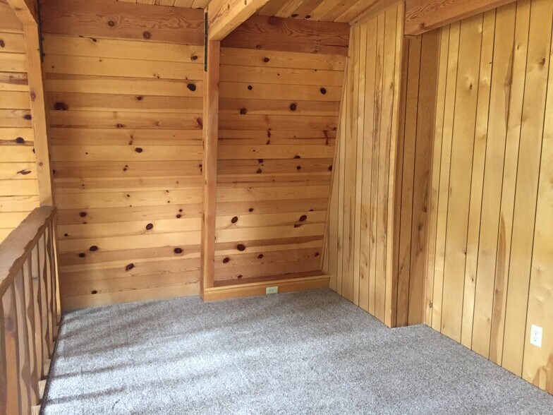 Building Photo - 2037 Fox Ln