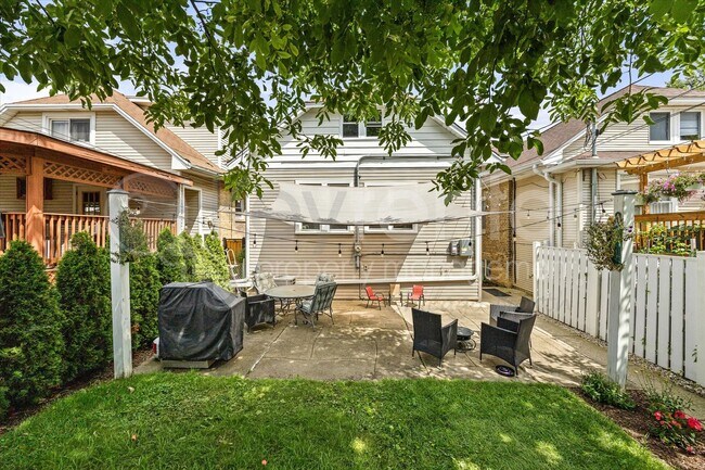Building Photo - 4230 N Oriole Ave