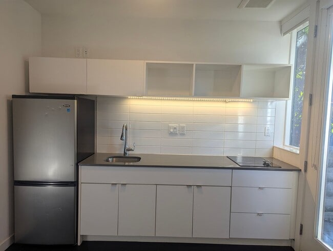 Primary Photo - Thomas Street Lofts