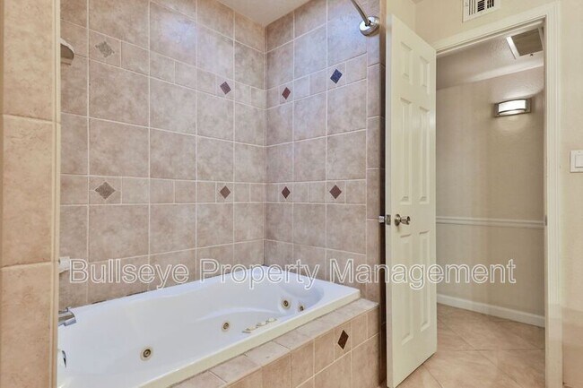 Building Photo - 2334 W Calle Iglesia Ave