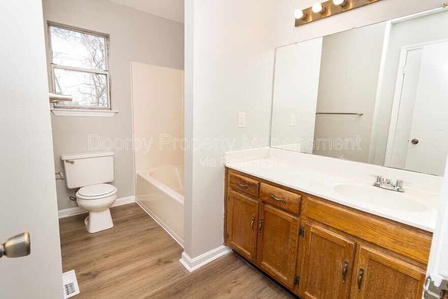Building Photo - 7808 Holiday Hills Cir