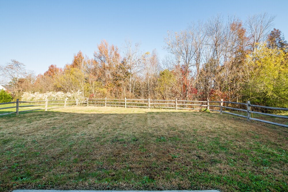 Building Photo - 7033 Tanners Creek Dr