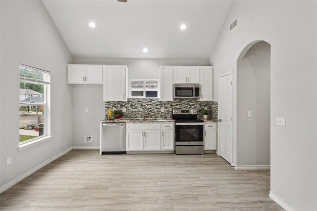 Building Photo - 396 Westchase St