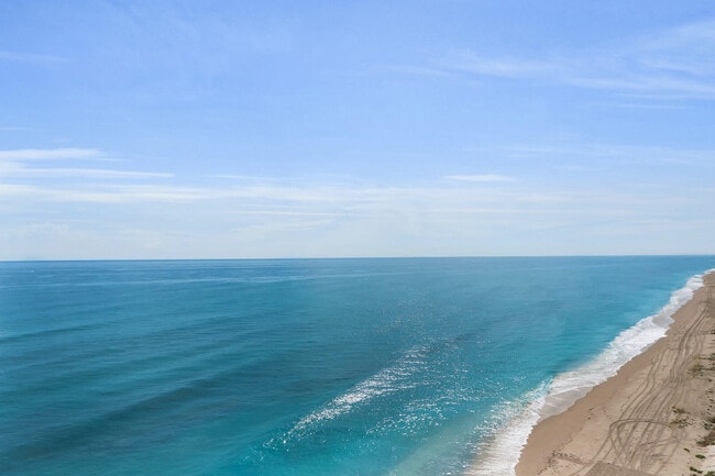 Building Photo - 3100 N Ocean Dr