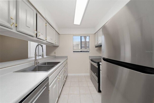 Building Photo - 1412 Oak Pl