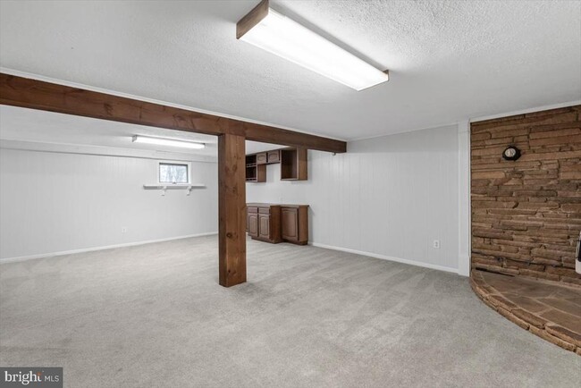 Building Photo - 260 Hill Crest Dr
