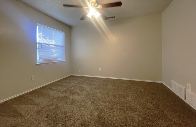 Building Photo - "The Perfect Pair: 2 Beds, 2 Baths, 2-Car Garage — Ready for You!"