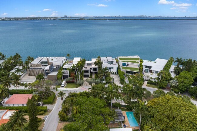 Building Photo - 1379 N Venetian Way