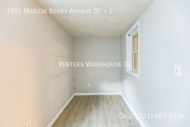 Building Photo - Spacious 1Bd/1Bth + Den apartment – Prime ...