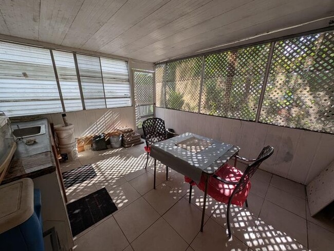 Building Photo - 2637 Gulfstream Dr
