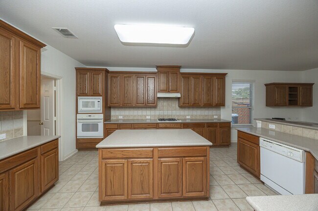 Building Photo - Spacious 4-Bedroom Home with Large Backyard in Rowlett