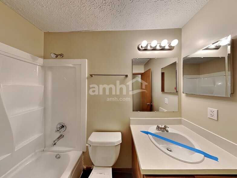 Building Photo - 3345 Trentshire Dr