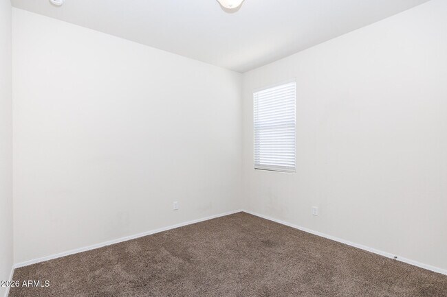 Building Photo - 1075 W Avalon Canyon Dr