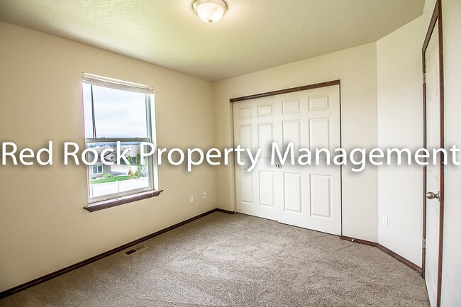 Building Photo - 7527 N Carrington Ln