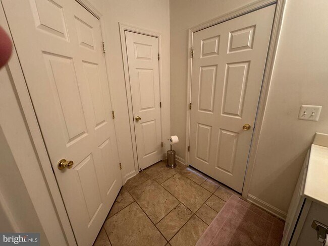 Building Photo - 2604 Chapel Lake Dr